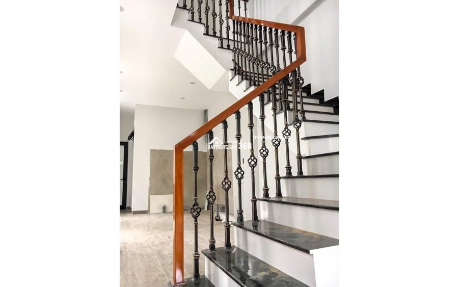 Mình cho thuê nhà lô góc, mới, Nam Trung Yên; vỉa hè 97m2* 5T- 31 Tr